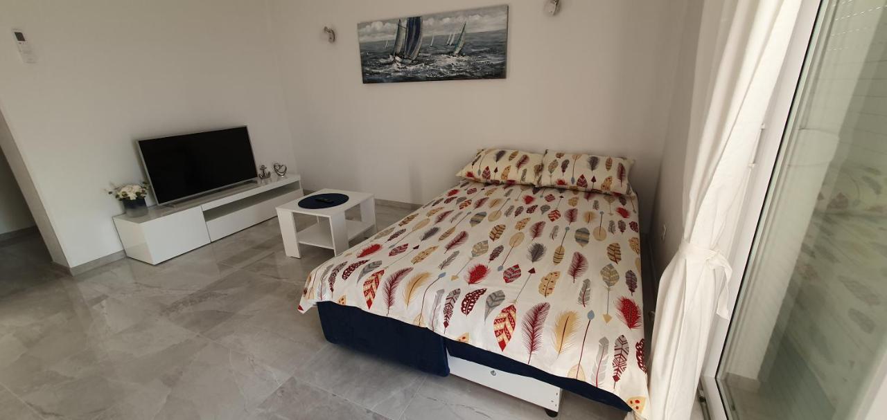Apartmani Naomi&Leo セニ エクステリア 写真