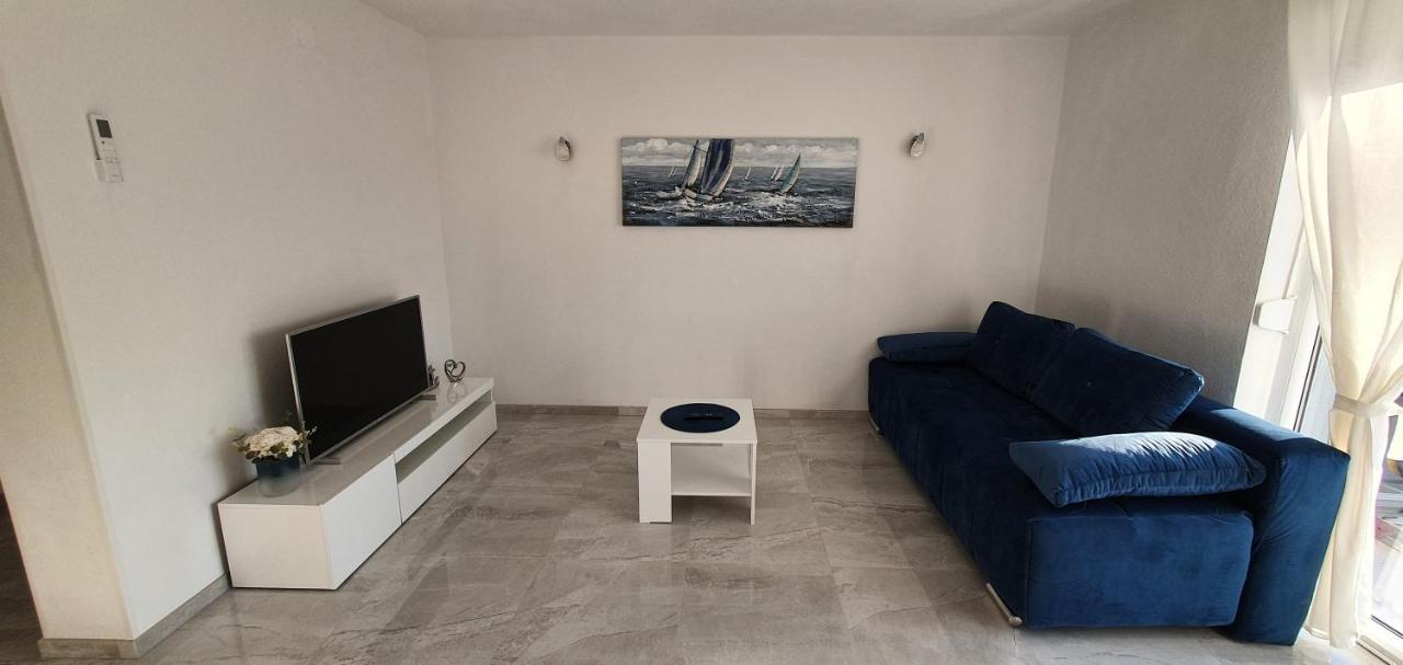 Apartmani Naomi&Leo セニ エクステリア 写真