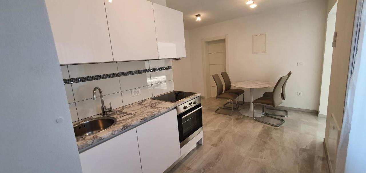 Apartmani Naomi&Leo セニ エクステリア 写真
