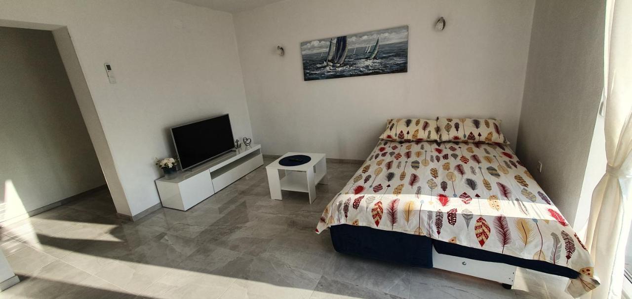Apartmani Naomi&Leo セニ エクステリア 写真