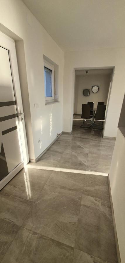 Apartmani Naomi&Leo セニ エクステリア 写真