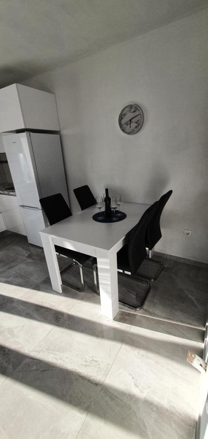 Apartmani Naomi&Leo セニ エクステリア 写真