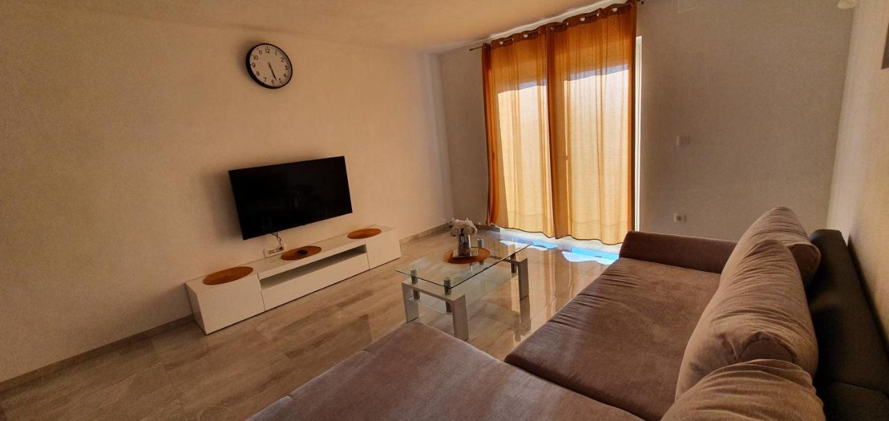 Apartmani Naomi&Leo セニ エクステリア 写真
