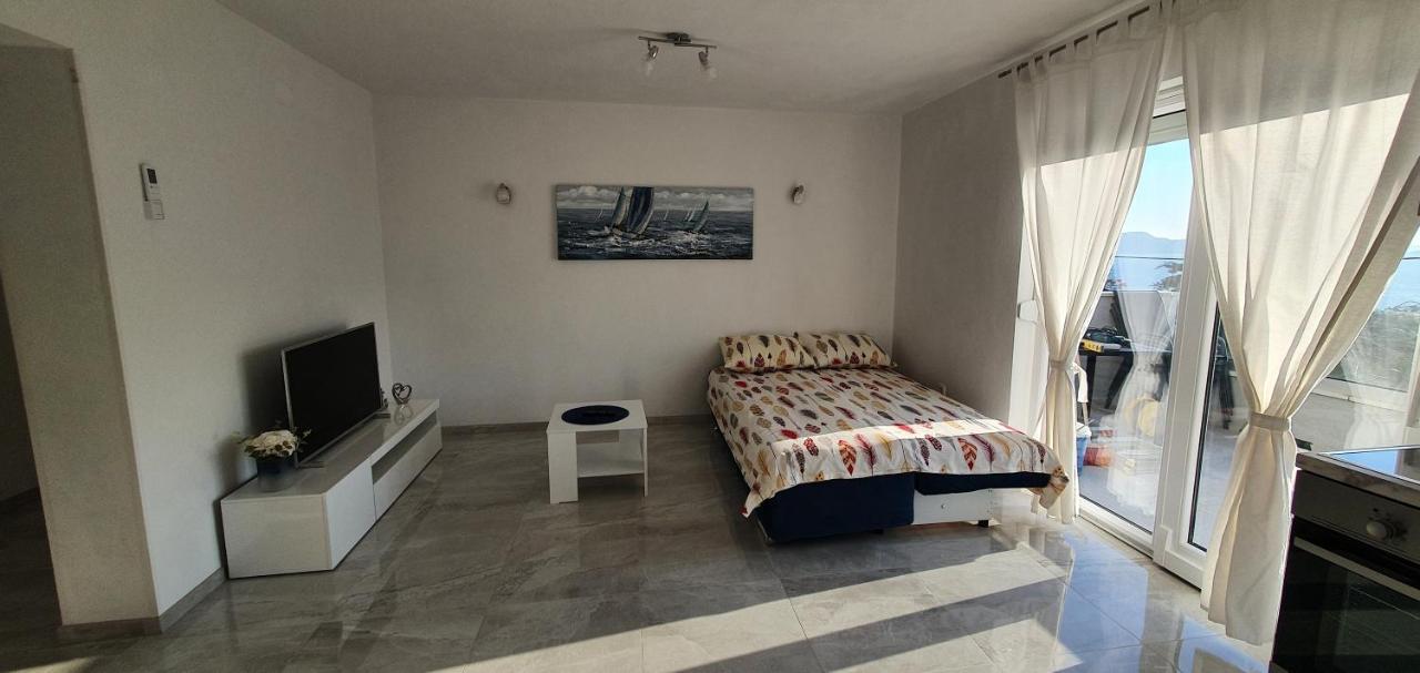 Apartmani Naomi&Leo セニ エクステリア 写真