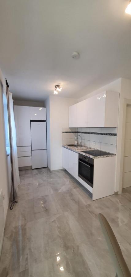 Apartmani Naomi&Leo セニ エクステリア 写真