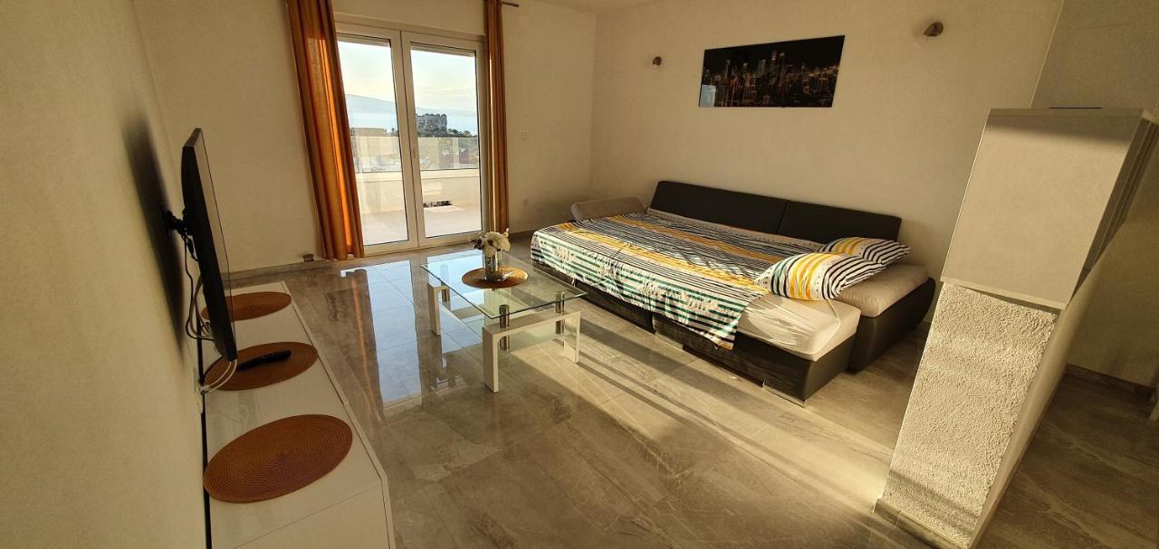Apartmani Naomi&Leo セニ エクステリア 写真