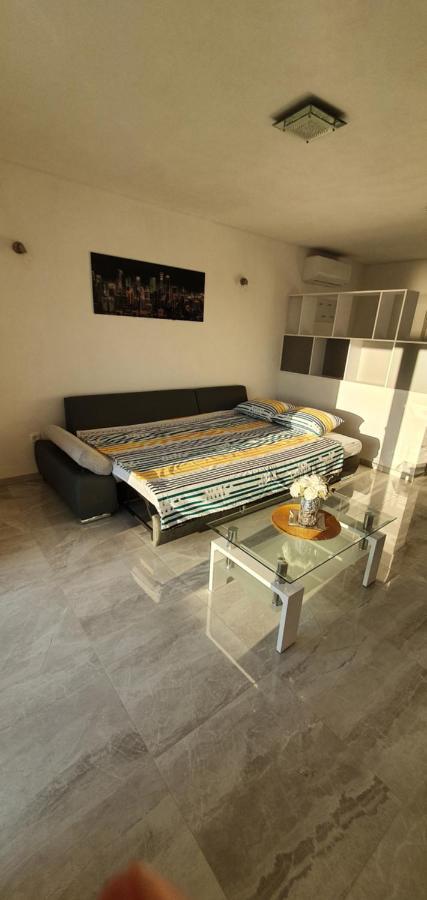 Apartmani Naomi&Leo セニ エクステリア 写真