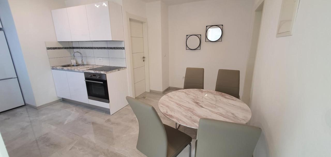 Apartmani Naomi&Leo セニ エクステリア 写真