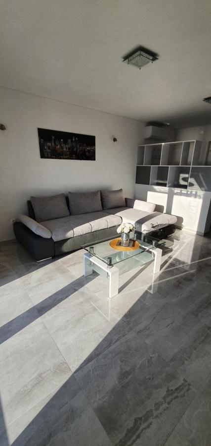 Apartmani Naomi&Leo セニ エクステリア 写真