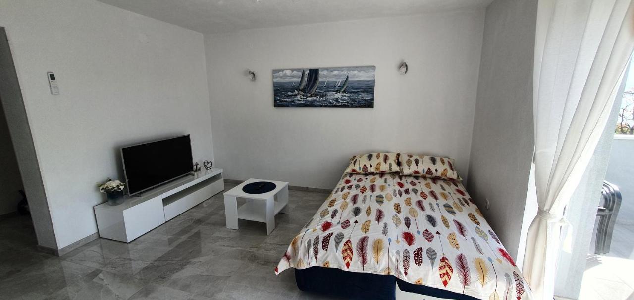 Apartmani Naomi&Leo セニ エクステリア 写真