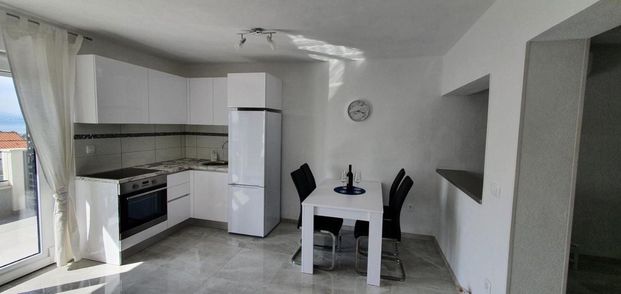 Apartmani Naomi&Leo セニ エクステリア 写真
