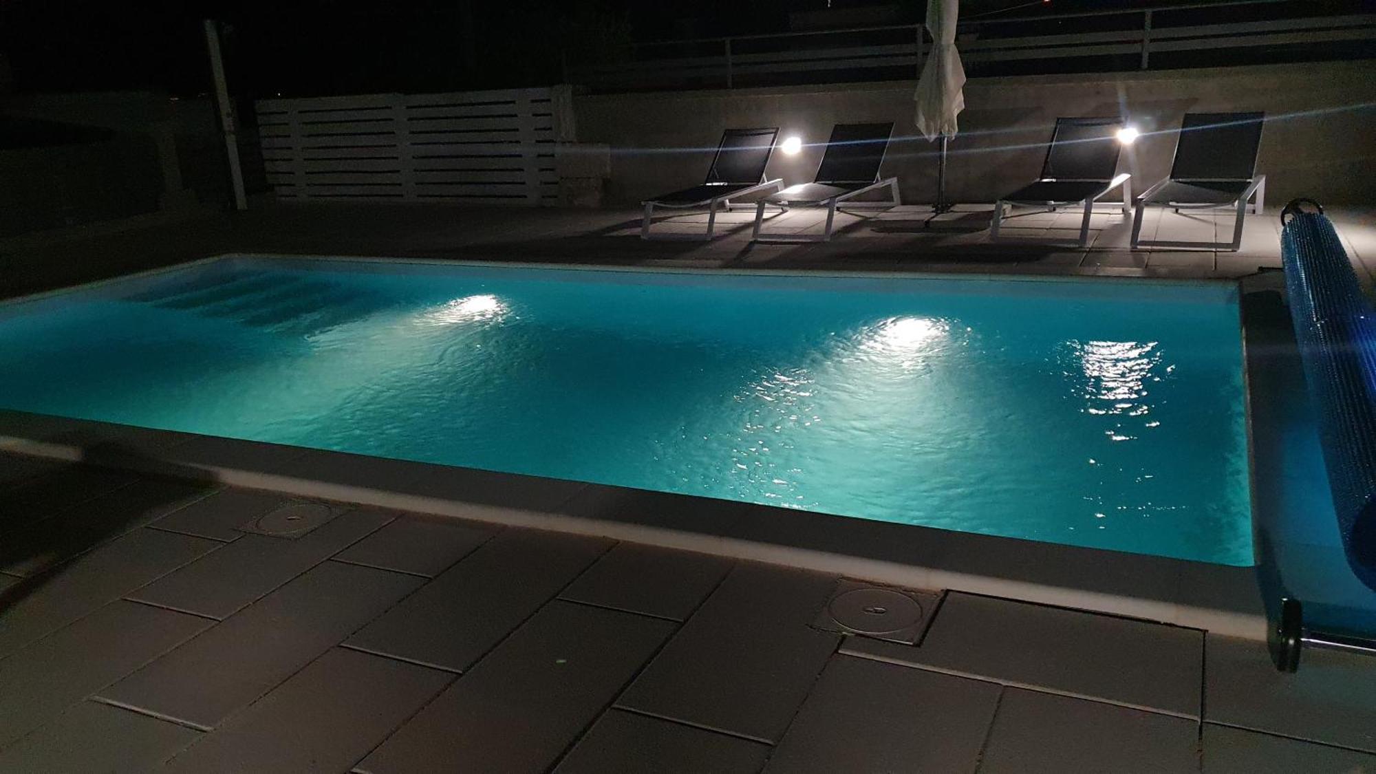 Apartmani Naomi&Leo セニ エクステリア 写真